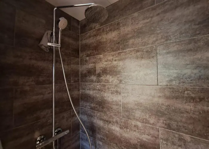 Pioni * بيتار ساري